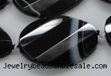 CAA285 28*38mm twisted & faceted teardrop black line agate beads