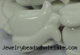 CAG733 15.5 inches 30*40mm flower-shaped white agate beads