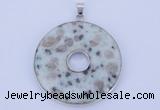 NGP615 5pcs 6*41mm kiwi stone with brass setting donut pendants